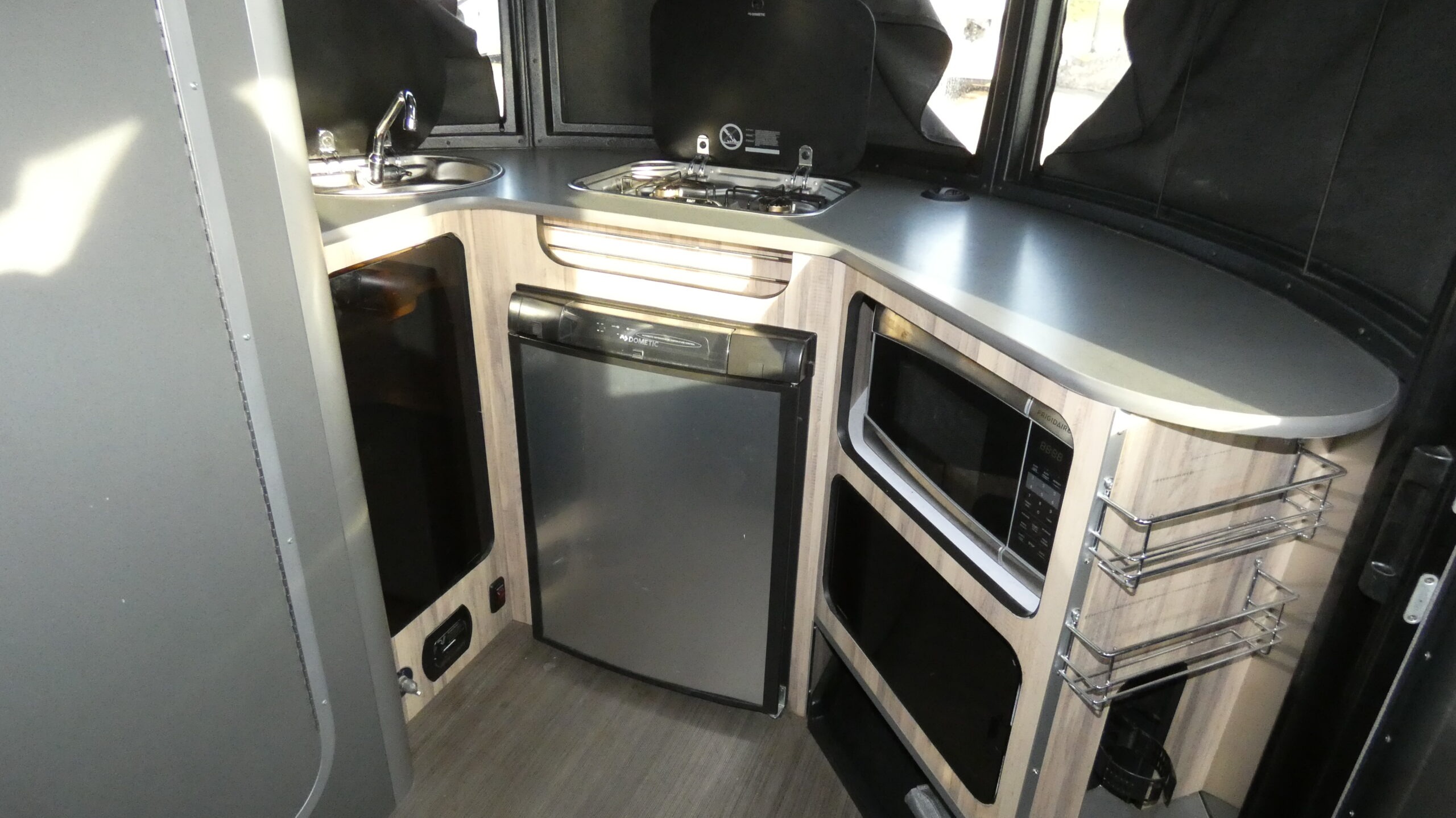 2017 Airstream Basecamp 16 thumbnail 7