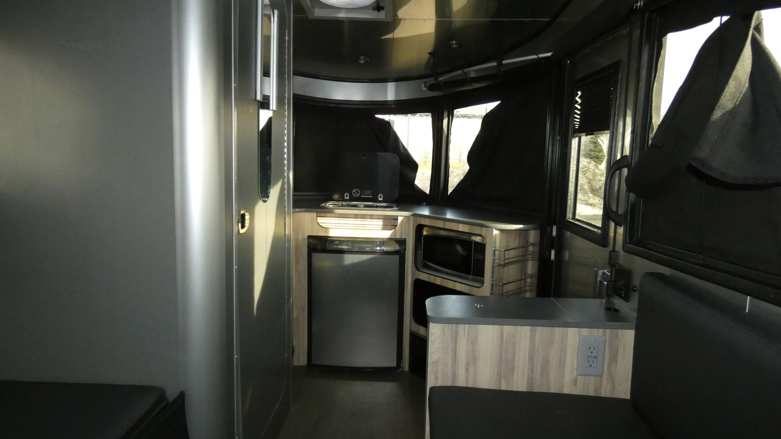2017 Airstream Basecamp 16 thumbnail 8