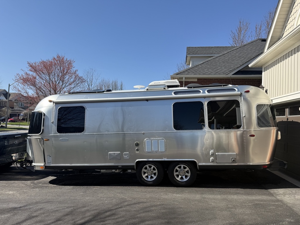 2016 Airstream Flying Cloud 25FB thumbnail 2