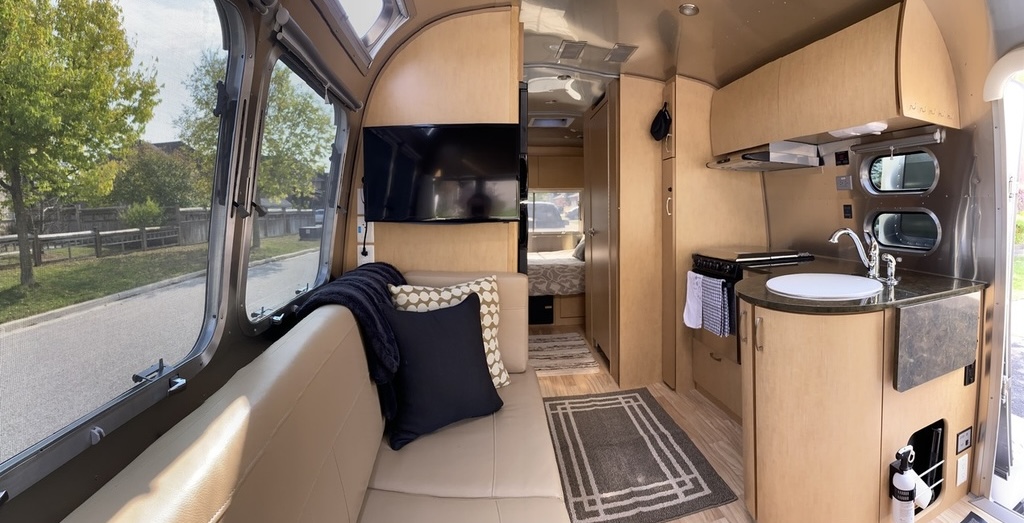 2016 Airstream Flying Cloud 25FB thumbnail 7