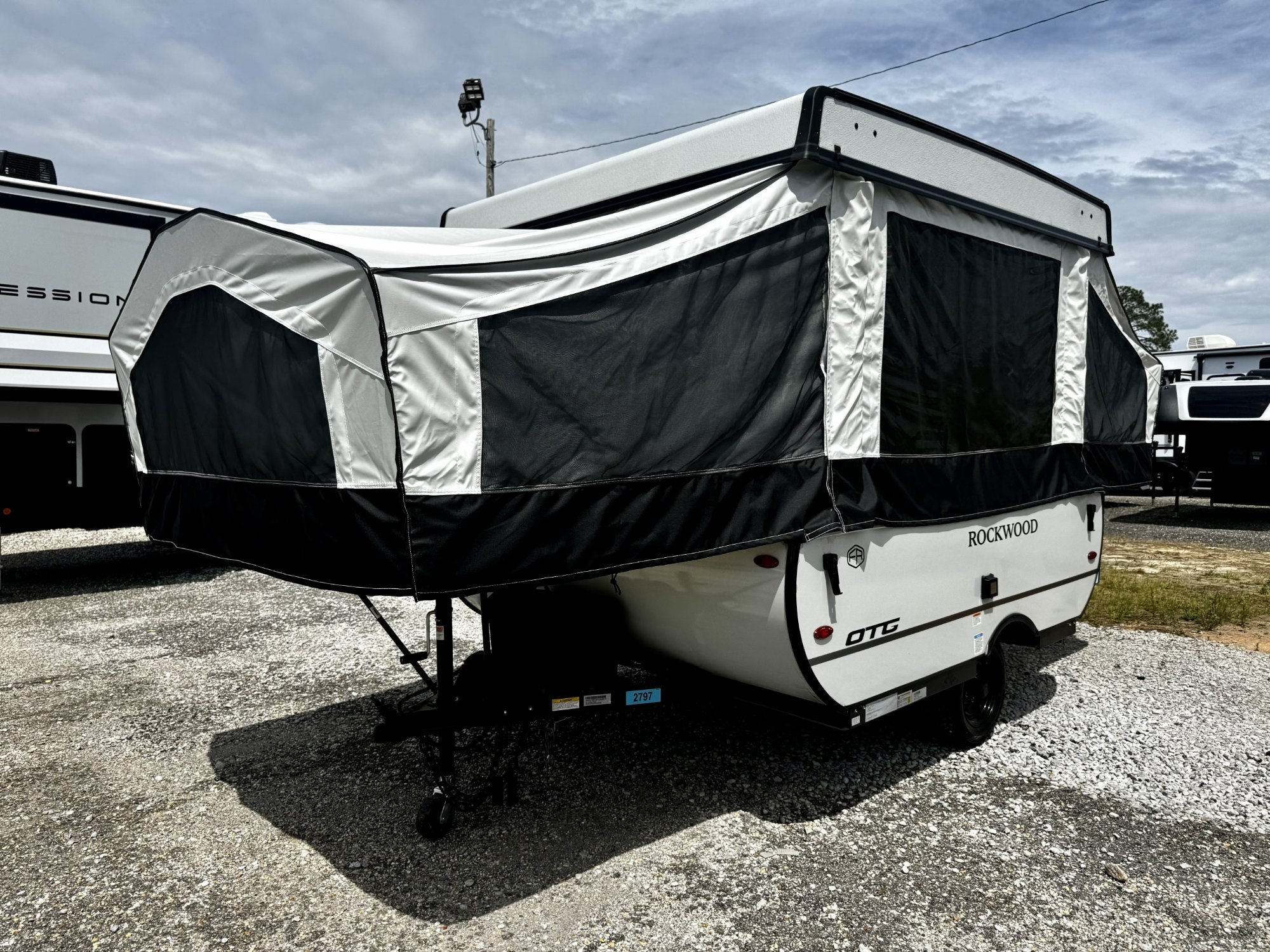 Pop-Up & Truck Campers